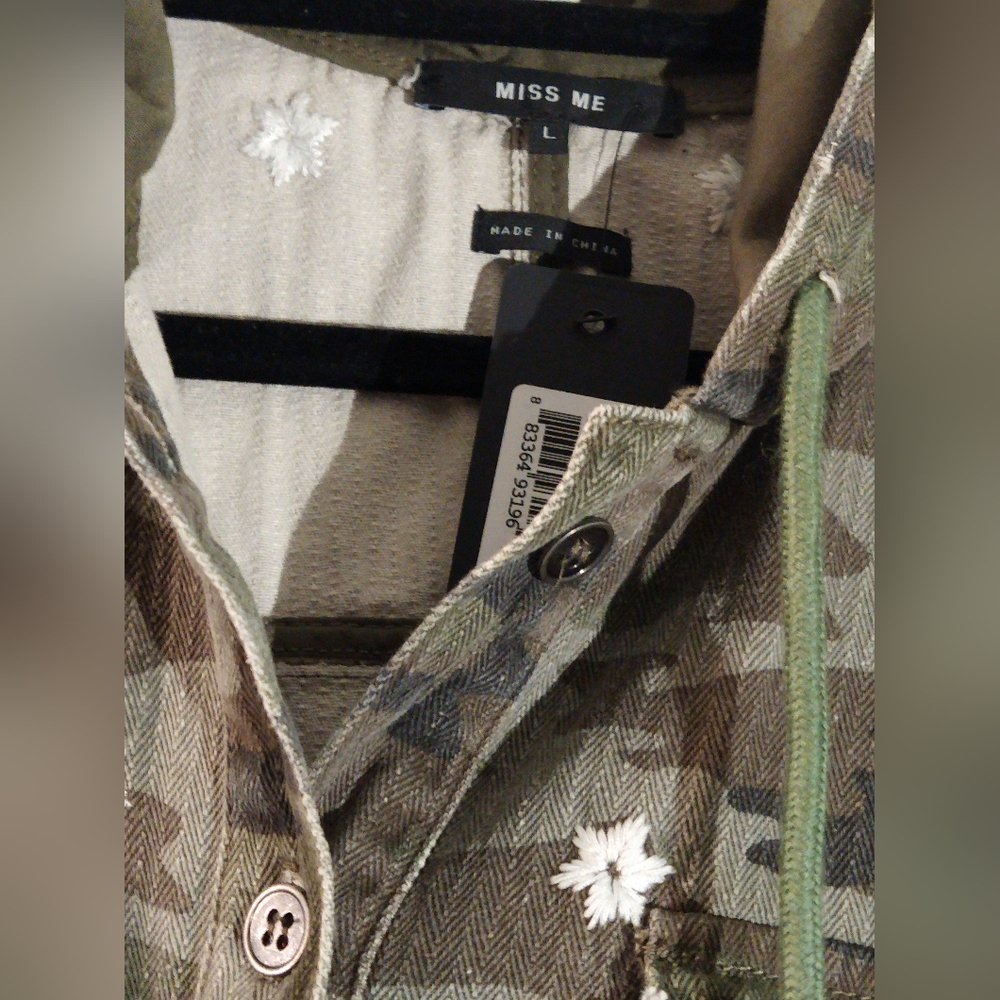 NWT Miss Me Camo Jacket with embroidered flowers - Picture 4 of 4